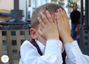 accidentes en niños, bebes, golpes en las uñas niños, manchas blancas en uñas niños, mi hijo tiene una mancha blanca en las uñas, niños