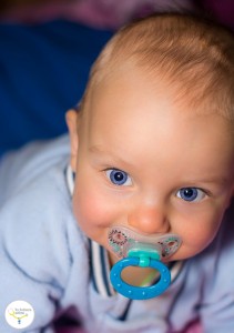 bebé que no duerme, beneficios del chupete, buen uso del chupete, caries en bebés, caries en niños (2)